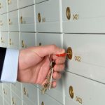 How is money transferred through a safe deposit box when buying an apartment?